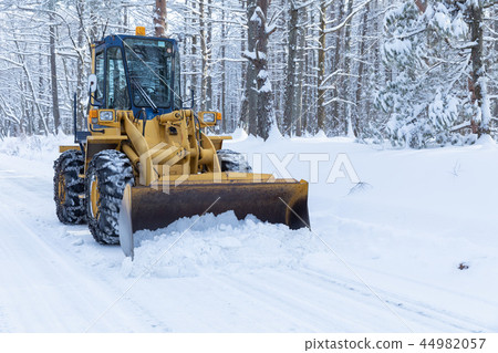 冬季除雪工作_重型機械 44982057