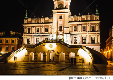 Great Market Square in Zamosc at night Great Market Square in Zamosc at night 44982195