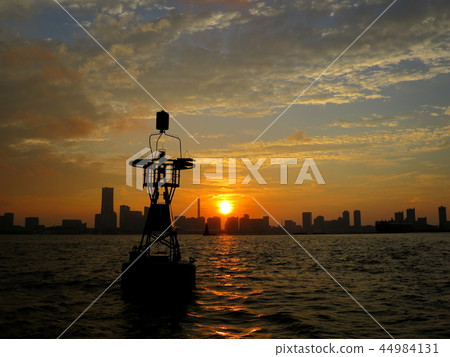 Yokohama port light buoy Yokohama port light buoy 44984131