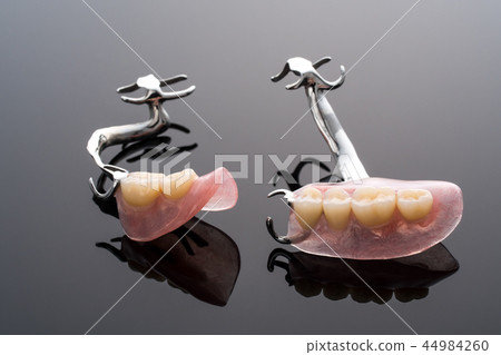 denture 44984260