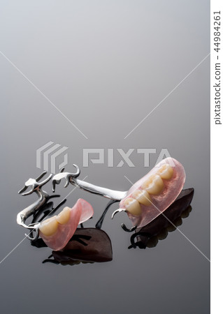 denture 44984261