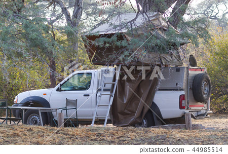 Offroad 4x4 vehicle with tent in the roof 44985514