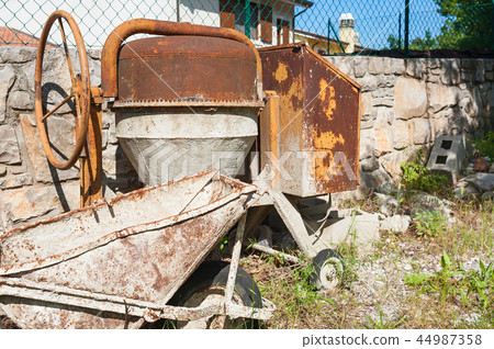 Portable concrete mixer 44987358