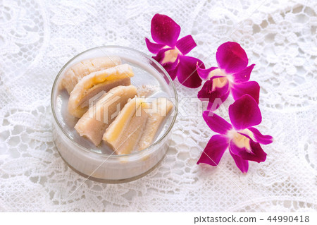 Banana Cooked in Coconut Milk (Kluay Buat Chi) 44990418