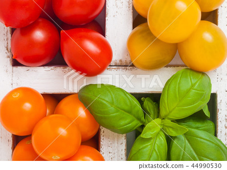 Organic Mini Tomatoes with basil and pepper Organic Mini Tomatoes with basil and pepper 44990530