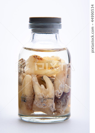 Set of removed teeth in a glass medical Set of removed teeth in a glass medical 44990534