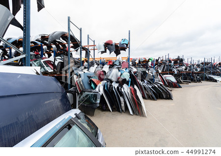 Auto parts market. On the ground are doors, bumpers and windshields. 44991274