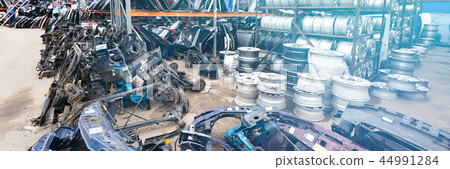 Auto parts market. 44991284