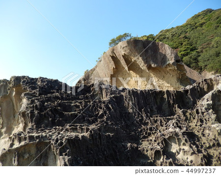 Natural-patterned cliff Natural-patterned cliff 44997237