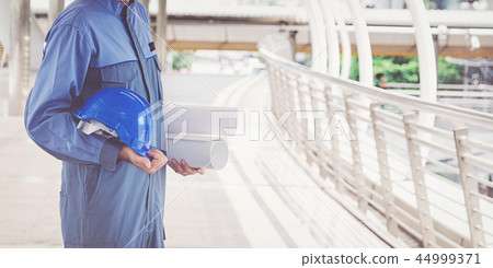 Portrait of an engineer at work Portrait of an engineer at work 44999371