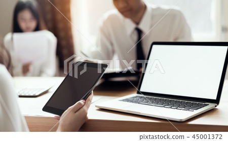 Business people working on laptop. 45001372