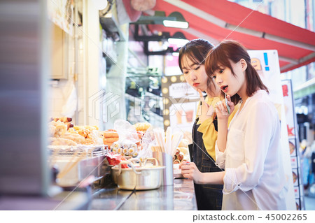 Korea Women's Traveling Street Food Korea Women's Traveling Street Food 45002265