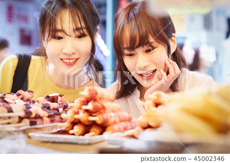 Korea Women's Traveling Street Food 45002346