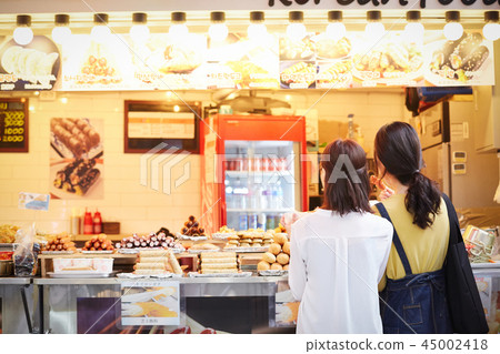 Korea Women's Traveling Street Food 45002418