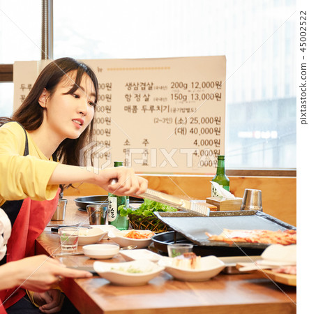 Korean girl travel Korean food 45002522