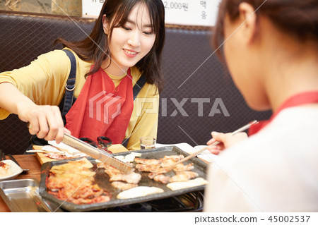 Korean girl travel Korean food 45002537
