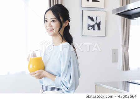 一個女人用果汁 一個女人用果汁 45002664
