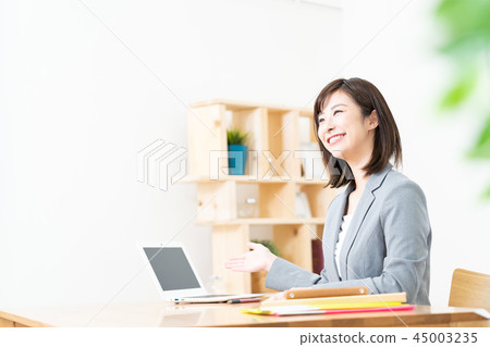 女商人,辦公室工作者,ol,微笑,咖啡杯,企業場面,房地產,房地產圖像,解釋工作者 女商人,辦公室工作者,ol,微笑,咖啡杯,企業場面,房地產,房地產圖像,解釋工作者 45003235