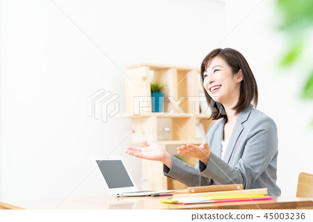 女商人,辦公室工作者,ol,微笑,咖啡杯,企業場面,房地產,房地產圖像,解釋工作者 女商人,辦公室工作者,ol,微笑,咖啡杯,企業場面,房地產,房地產圖像,解釋工作者 45003236