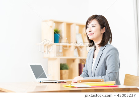 女商人,辦公室工作者,ol,微笑,咖啡杯,企業場面,房地產,房地產圖像,解釋工作者 女商人,辦公室工作者,ol,微笑,咖啡杯,企業場面,房地產,房地產圖像,解釋工作者 45003237
