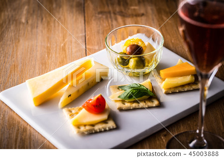 葡萄酒和奶酪 葡萄酒和奶酪 45003888