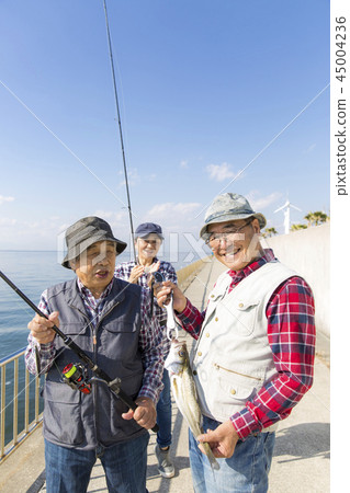 Senior men enjoying fishing 45004236