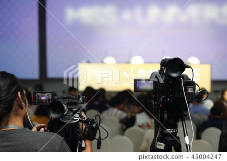 Video DSLR Camera social network live interview Video DSLR Camera social network live interview 45004247