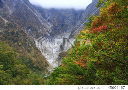 Autumn Tanigawadake Ichino Kurasawa trekking majestic Ichino Kurasawa rock wall 45004467