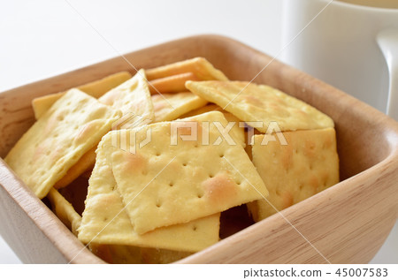 Cheese cracker Cheese cracker 45007583