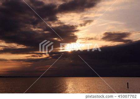 Sunset of Kasumigaura 45007702