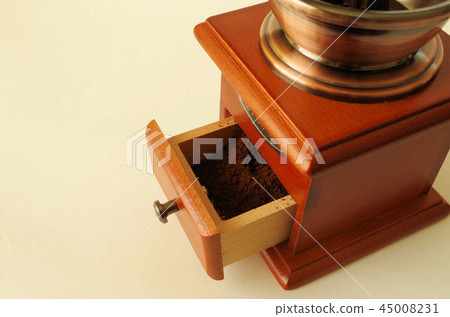 與咖啡碾的咖啡渣 與咖啡碾的咖啡渣 45008231