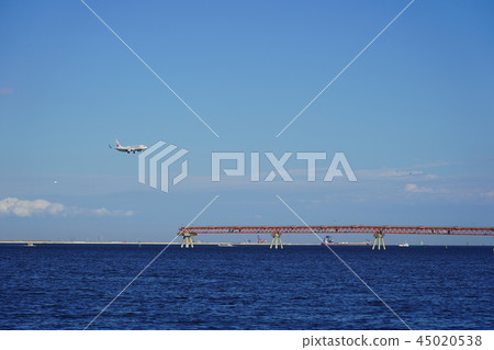Aircraft about to land Aircraft about to land 45020538