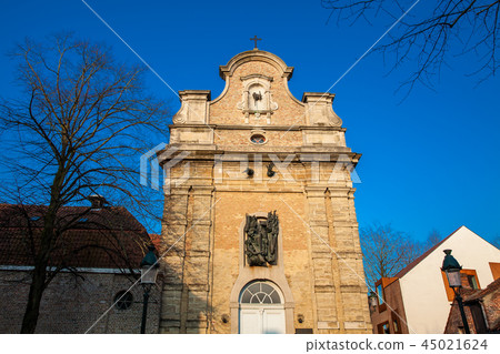Traditional architecture of Bruges town 45021624