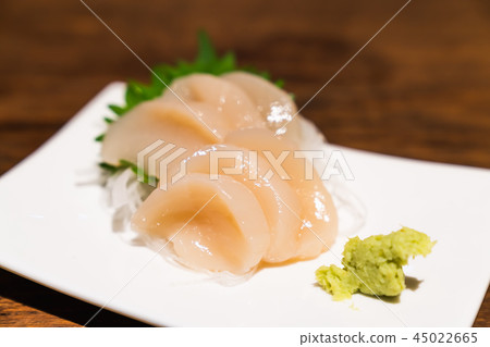 Raw scallop sashimi or hotate Japanese famous food Raw scallop sashimi or hotate Japanese famous food 45022665