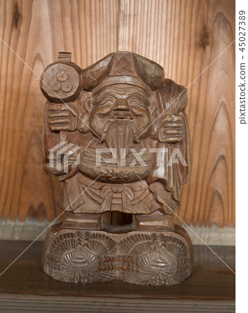 A large black statue carved in wood 45027389