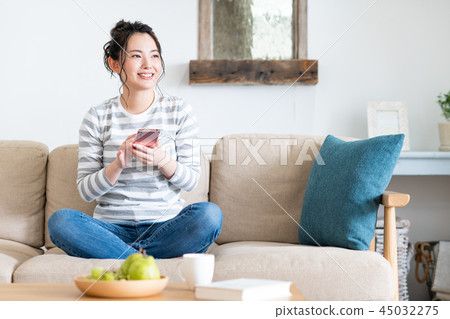 A young lady (a smartphone) A young lady (a smartphone) 45032275