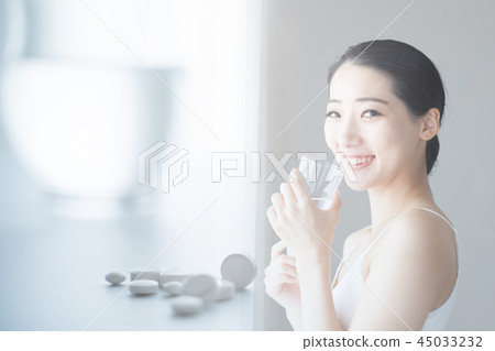 吃藥的女人 45033232