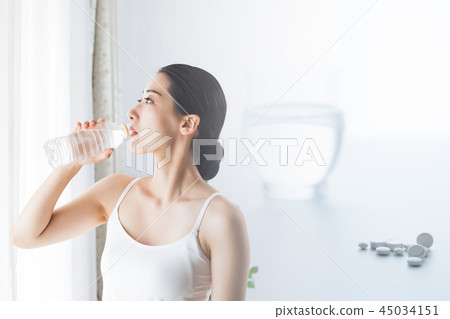 吃藥的女人 45034151