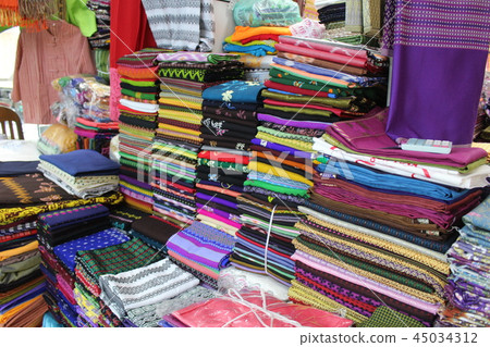 Souvenir shop of Aung San Market Longee / (Yangon, Myanmar) 45034312