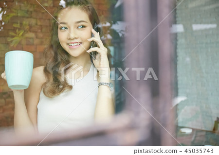女商人智能手機 女商人智能手機 45035743