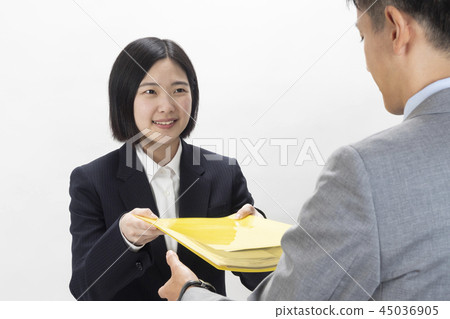 傳遞文件的女人 45036905