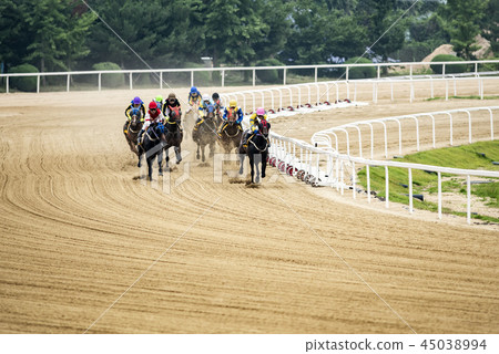 racetrack 45038994