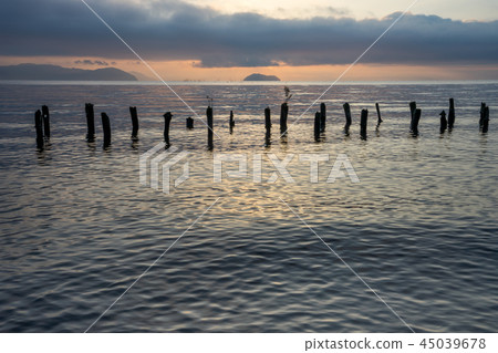 黎明與琵琶湖景觀與一堆 45039678