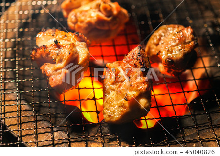 與七個輪子的烤年輕桃子肉 45040826