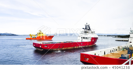 Offshore ships in Norwegian sea 45041238