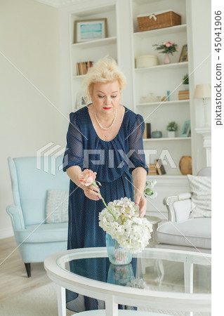 Older woman doing housework at home 45041906