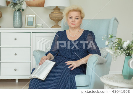 Senior woman at home, 60s 45041908
