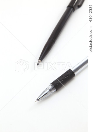 Ballpoint pen and pen 45042525