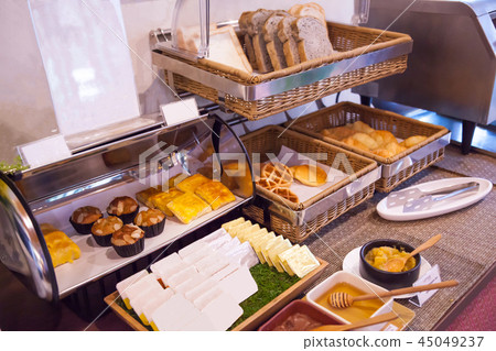 Bakery Assortment with jam, peanut butter, honey  45049237