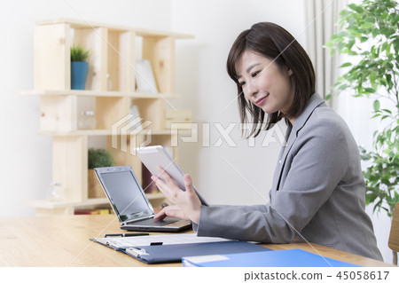 Business woman 45058617